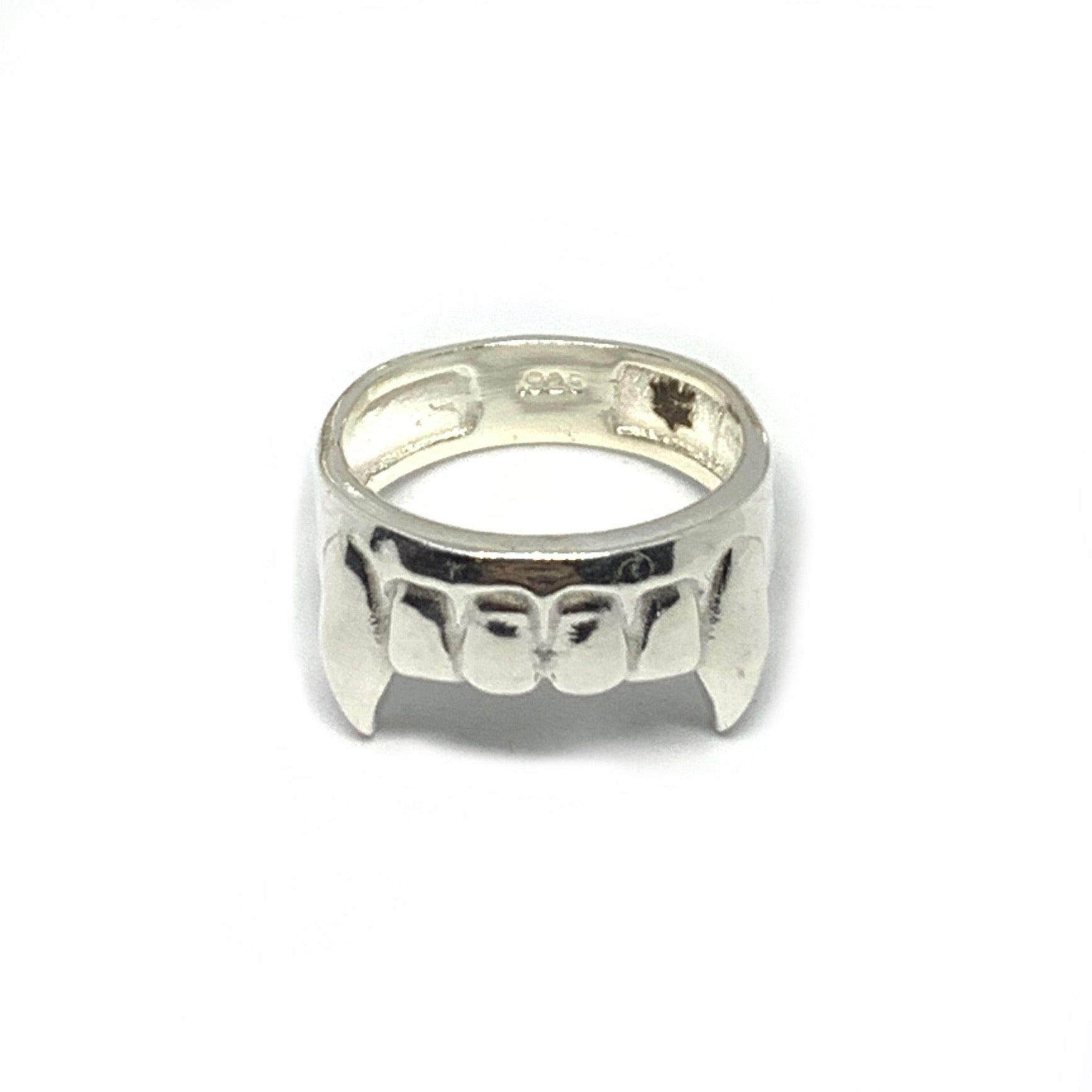 VAMPIRE TEETH RING